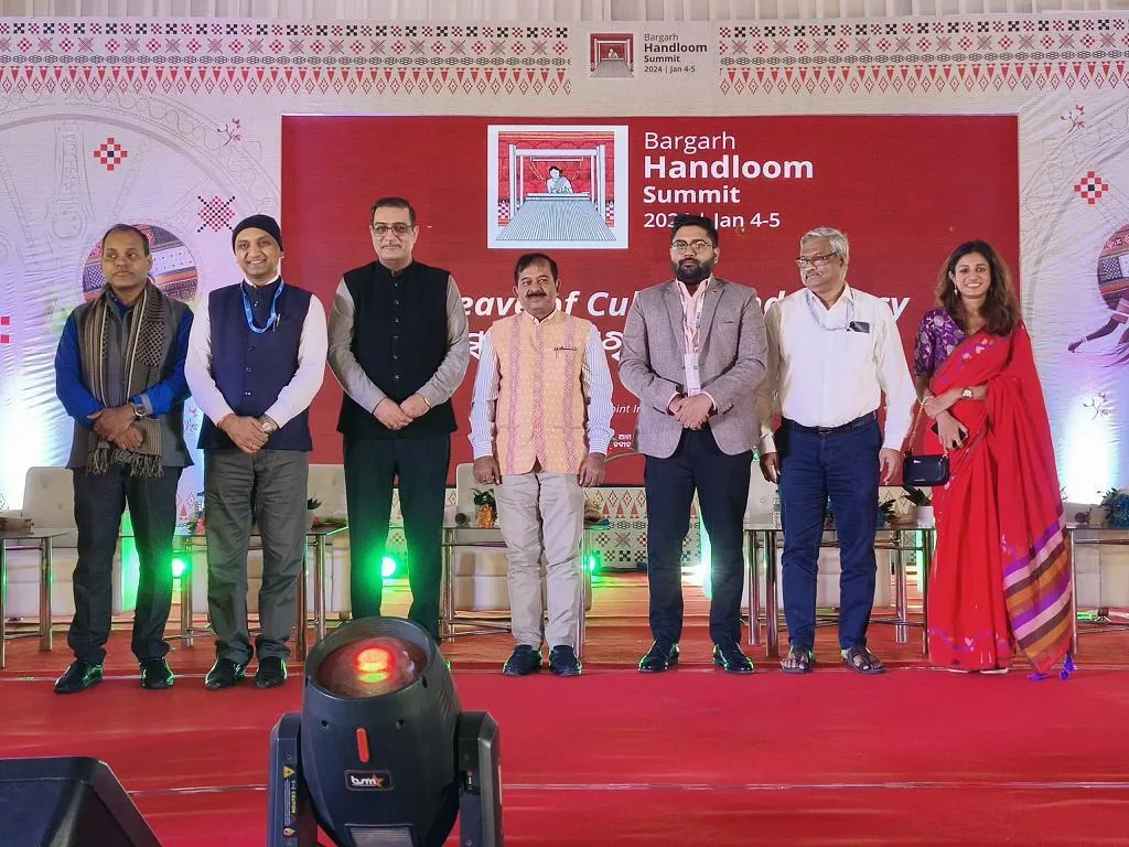 Dignitaries on stage at the summit